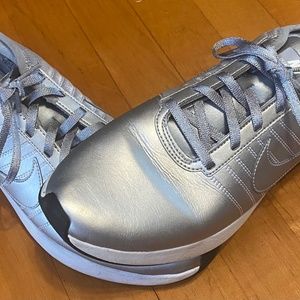 Women’s Chrome Nike tennis shoes